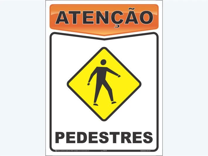 Placa de atenção com a mensagem: Pedestres